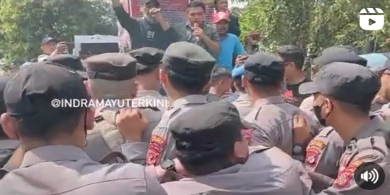 Massa Demo Al Zaytun Saling Dorong dengan Polisi, Inilah Tuntutan Forum Indramayu Menggugat