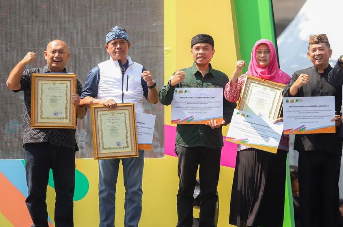 Pemkot Bandung Kembali Raih Penghargaan dari Pemprov Jawa Barat, Kali Ini Diganjar Sebagai Kota Berbudaya