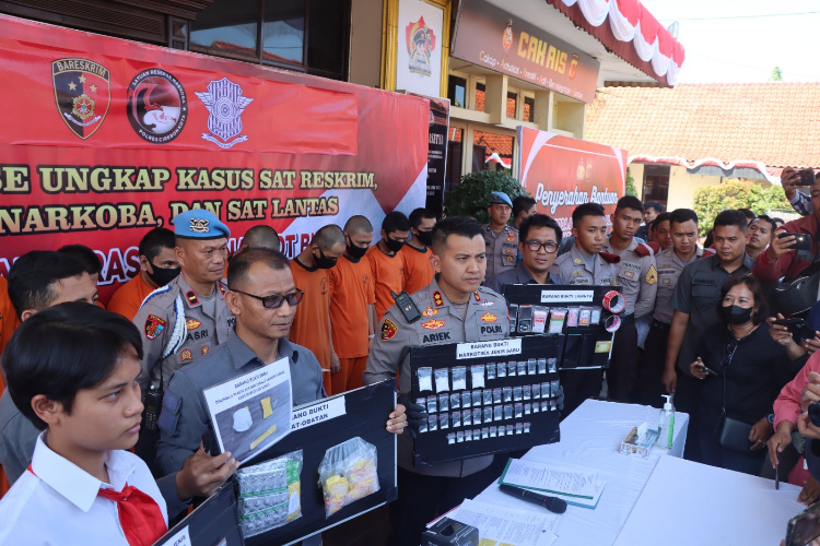 Belasan Pengedar Narkoba di Cirebon Diringkus Polisi, Puluhan Paket Sabu dan Barang Bukti Lainnya Diamankan