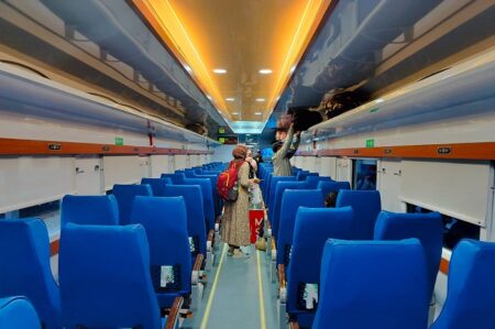 Generasi Terbaru Kereta Ekonomi Hadir, Berapa Tarifnya? Ini Angka yang Dibandrol PT KAI Generasi Terbaru Kereta Ekonomi Hadir, Berapa Tarifnya? Ini Angka yang Dibandrol PT KAI