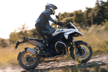 Motor Trail Premium Hadir! BMW R1300GS Punya Desain Menarik dengan Harga Fantastik, Worth It Dibeli? Motor Trail Premium Hadir! BMW R1300GS Punya Desain Menarik dengan Harga Fantastik, Worth It Dibeli?