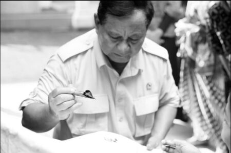 Aksi Prabowo Subianto Borong Es Teh dan Bagikan ke Pengunjung, Netizen: Tegas tapi Humanis P