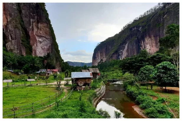 Spot Wisata dengan Tebing Tinggi Menjulang, Lembah Harau Mirip ‘Desa Konoha’