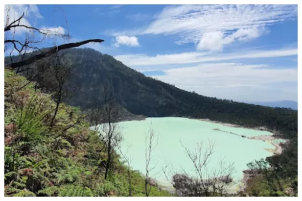 Wisata Alam dengan Pemandangan Kawah Vulkanik
