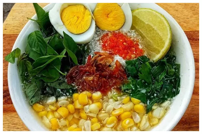 Binte Biluhuta, sup jagung khas Gorontalo yang kaya akan rempah dan bahan segar, siap menggugah selera, sup jagung khas Gorontalo yang kaya akan rempah dan bahan segar, siap menggugah selera
