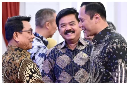 Jabat Tangan, Apa Boleh Buat !
