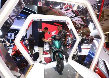 Skutik Honda Stylo 160 Jadi Primadona IIMS 2024, Cek Spesifikasi dan Harga di Sini Skutik Honda Stylo 160 Jadi Primadona IIMS 2024, Cek Spesifikasi dan Harga di Sini