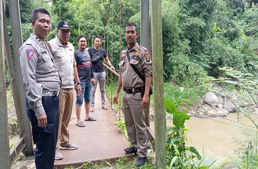 cekcok loncat ke sungai