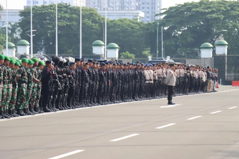 tim gabungan kawal demo