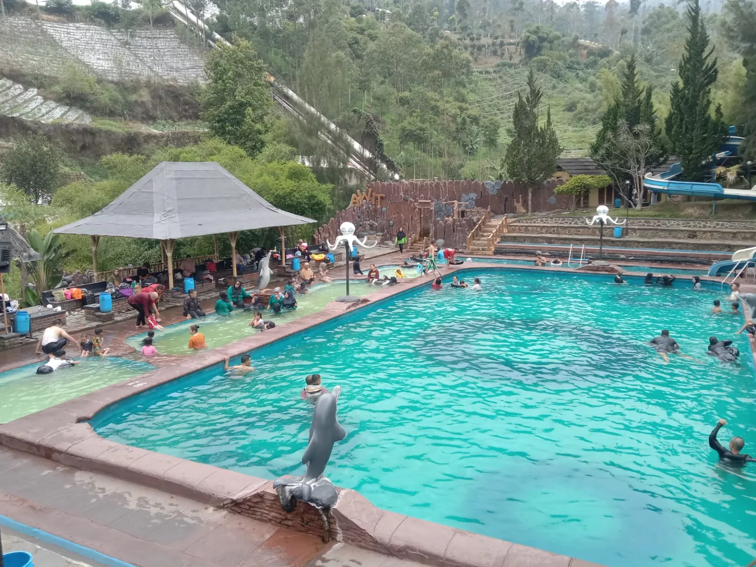 Review Wisata Awit Sinar Alam Darajat, Pemandian Air Panas Populer di Garut