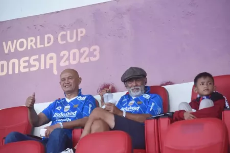 Dua legenda Persib Doakan Pangeran Biru Bisa Bawa Piala Liga ke Tanah Pasundan Legenda Persib Sobur dan Iwan Sunarya