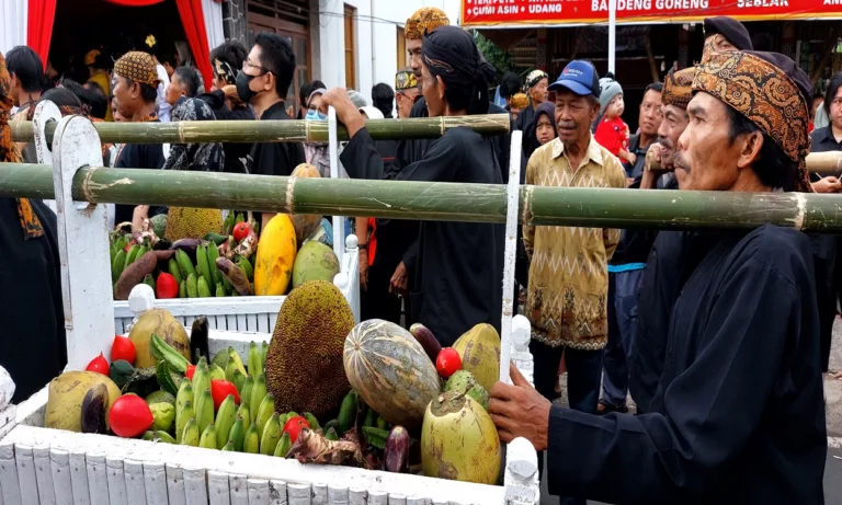 tradisi ngaraya