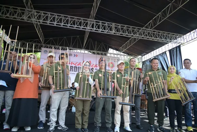 gebyar angklung di Kuningan