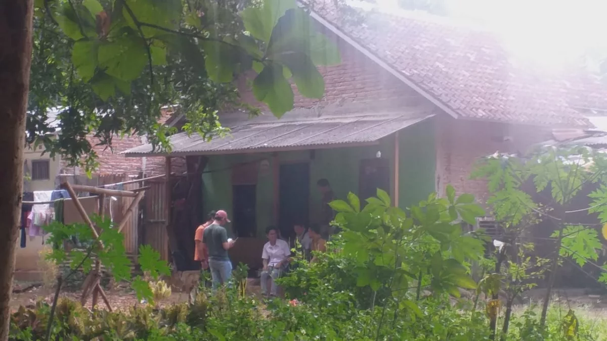 polisi geledah rumah