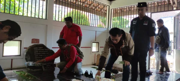 Ziarah ke Makam Marhaen, Kader PDI P Kota Bandung Momen Mengembalikan Nilai Juang Bung Karno