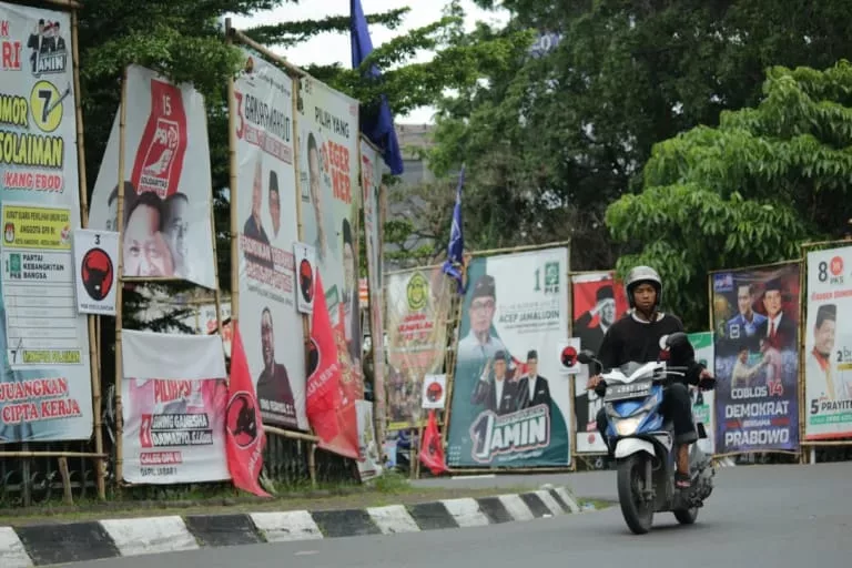 Maraknya Spanduk Kampanye Ancam Estetika Kota Bandung Jelang Pemilihan Walikota