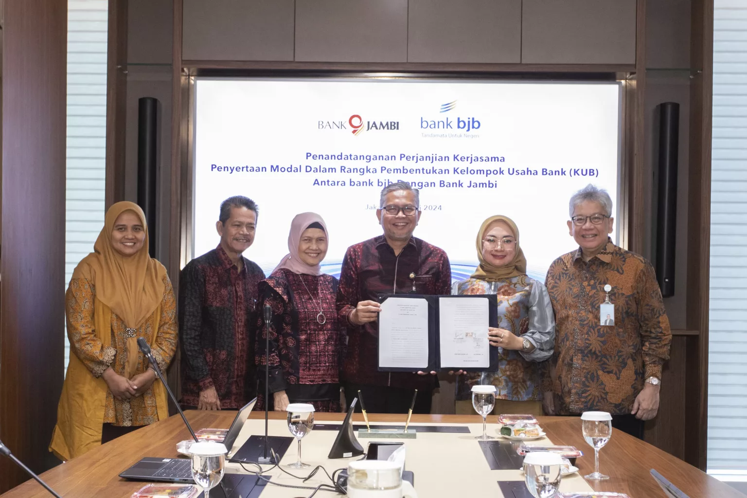 Tandatangani PKS Penyertaan Modal, Selangkah Lagi Bank Jambi menjadi anggota KUB bank bjb