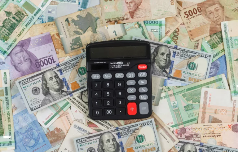 Pelemahan Rupiah Terhadap Dolar AS: Dampak dan Tantangan Ekonomi