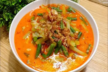 Resep lontong sayur labu siam, menu khas Betawi untuk sajian lebaran Idul Adha. (YouTube/Dapur Wina)