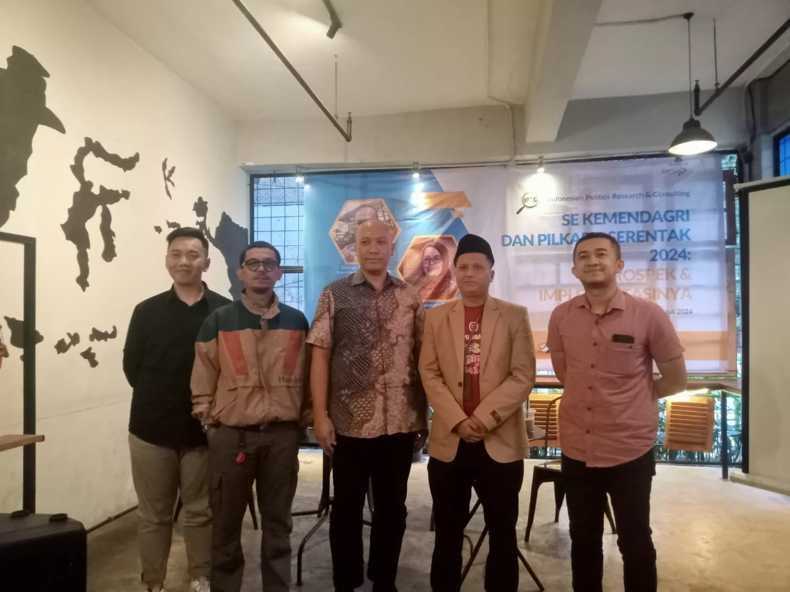 Firman Manan SE Kemendagri Harus Jadi Acuan Netralitas ASN di Pilkada 2024 tengah Dosen Ilmu Politik Unpad, Firman Manan