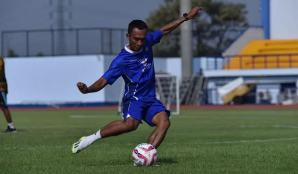 pemain Persib Bandung Robi Darwis