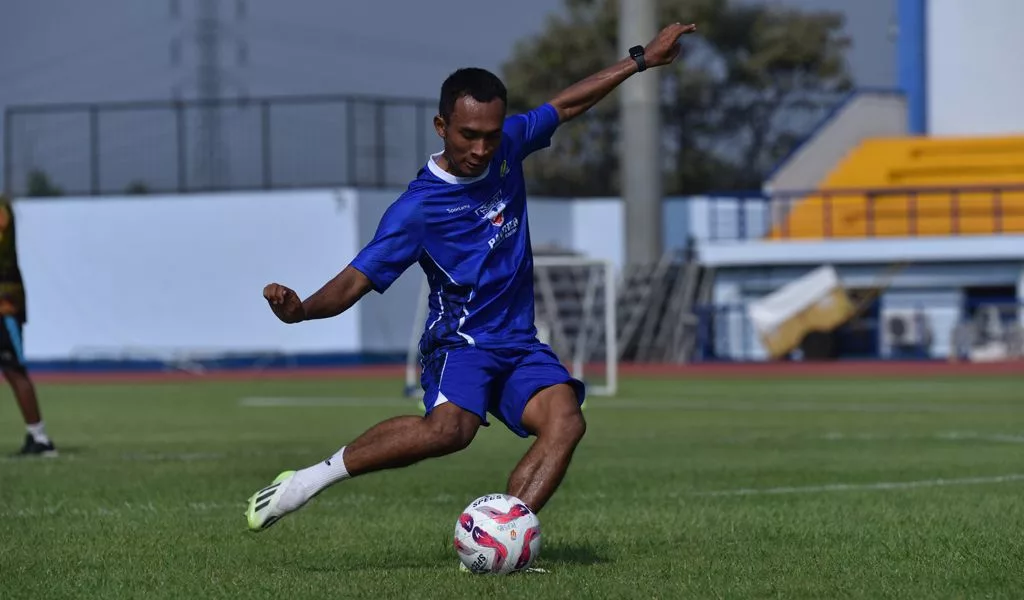 pemain Persib Bandung Robi Darwis