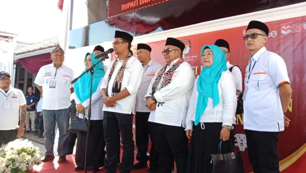 Pasangan Helmi Budiman dan Yudi Nugroho Lasminingrat Jadi Yang Pertama Daftar jadi Calon Bupati dan Wakil Bupati Garut Calon Bupati dan Wakil Bupati Garut Helmi Budiman dengan Yudi Nugroho Lasminingrat resmi mencalonkan diri ke KPU Kabupaten Garut