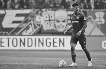 Dua Naturalisasi Baru Timnas Pemain Grade A. Ini Profilnya Pemain Ini lawan Manchester United, Setelah Sumpah WNI