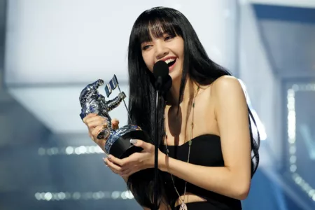 Lisa Menang Best K-Pop di MTV VMAs 2024: BLINK Bersorak! Lisa Menang Best K-Pop di MTV VMAs 2024