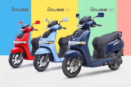 MUNDIR WIR! Review Lengkap Motor Listrik TVS iQube, Ramah Lingkungan tapi Super Canggih dan Bandel Potret sepeda motor listrik TVS iQube