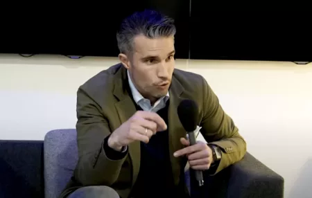Respon Robin Van Persie yang Tidak Meragukan Timnas Indonesia Respon Robin Van Persie terkait Timnas Indonesia (Youtube/High Performance)