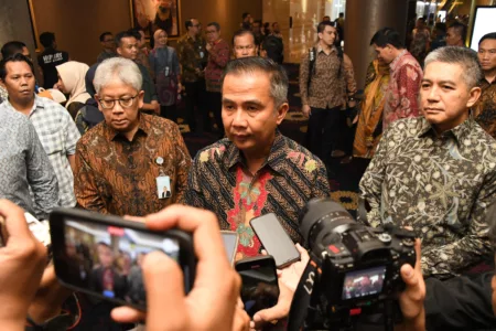 Bey Machmudin: Sinergi Antara Elemen Masyarakat Kunci Berantas Korupsi PJ Gubernur Jawa Barat Bey Machmudin
