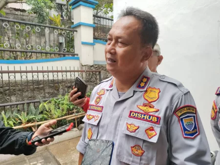 Pak Ogah yang Lakukan Pemerasan melalui ModusTerlindas Kendaraan Diamankan Aparat Pelaksana Tugas (Plt) Kepala Dinas Perhubungan Kota Bandung Asep Kuswara