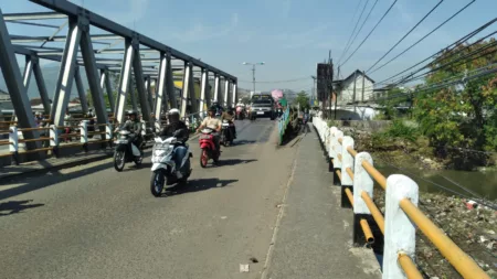 Pemprov Jabar Alokasikan Rp2,4 Triliun untuk Perbaikan Jalan dan Jembatan Jembatan Geulis Dayeuh Kolot Kabupaten Bandung