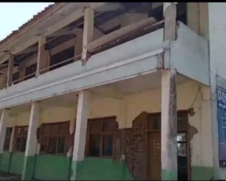 Gempa Kabupaten Bandung Hancurkan Bangunan Sekolah dan Rumah di Kecamatan Kertasari Tangkapan Layar Video Kondisi Kerusakan SMP Muhammadiyah Kertasari akibat Gempa Kabupaten Bandung