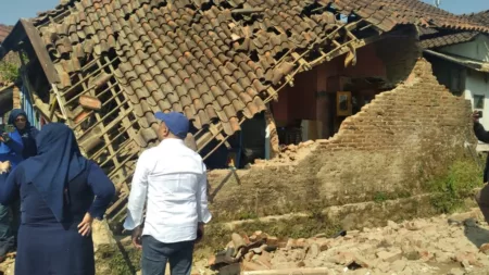Akibat Gempa Garut, 30 Desa dan 21.696 jiwa Terdampak Rumah di Cihawuk Kertasari Kabupaten Bandung Ambruk Terdampak Gempa