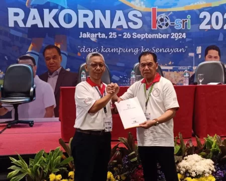 Revitalisasi BASRI, Eddy Sofyan: Bina Talenta Muda Dengan Sistem Terpadu Ketua BASRI Pusat, Eddy Sofyan Menyerahkan SK kepada Ketua BASRI Jabar Iwan Kurniawan