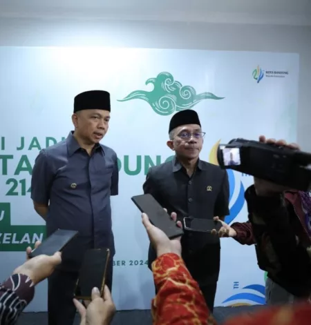 Ini Tanggapan Ketua DPRD Kota Bandung Soal KPK Tahan Anggota Dewan Ketua DPRD Asep Mulyadi Bersama Penjabat Wali Kota Bandung A. Koswara