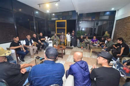 Masih Menjumpai Banyak Kendala, Penggiat Event Curhat ke Kang Arfi Penggiat event dan pertunjukan saat berdiskusi dengan calon Wali Kota Bandung Arfi Rafnialdi