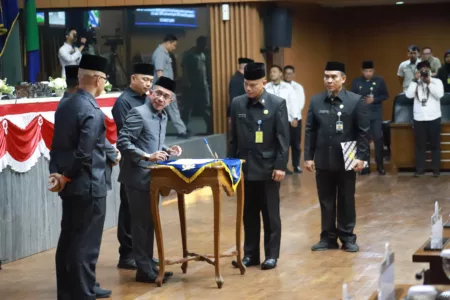 Serba Simbolis Perubahan APBD Kota Bandung 2024 Ditetapkan Menjadi Perda Rapat Paripurna DPRD Kota Bandung