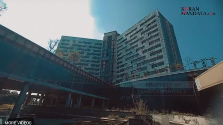 MANDALA KELANA: Bikin Merinding! Ini Potret Bangunan Hotel Megah Terbengkalai di Kota Cimahi hotel mewah mangrak angker di cimahi bandung