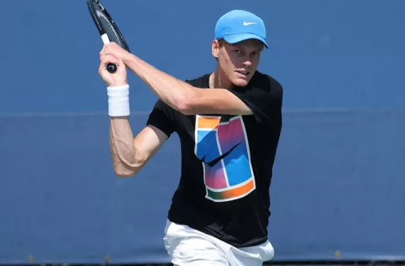 Jannik Sinner Lolos ke Babak 4 AS Terbuka 2024 jannik sinner