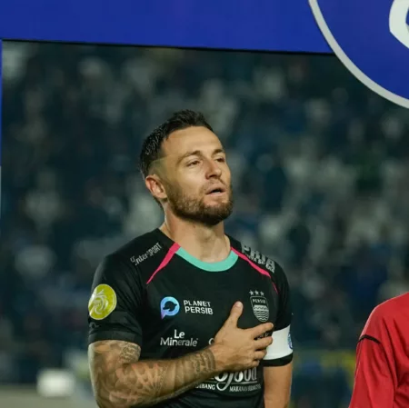 Susunan Pemain Persib vs Zhejiang, Bojan Rotasi Sejumlah Pemain Pemain Persib Bandung Marc Klok
