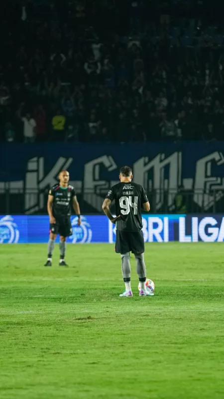 Persib Bandung Amankan Kemenangan 2-0 atas Persebaya di Si Jalak Harupat Pemain Persib Bandung