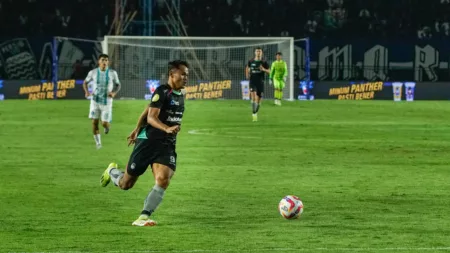 Sudah Jatuh Tertimpa Tangga, Nasib Persib Saat Jumpa Lion City Pemain Persib Bandung Dimas Drajad