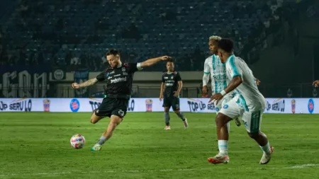 Persib Bandung Tahan Imbang Zhejiang FC Skor Akhir 0-0 di Babak Pertama Pemain Persib Bandung