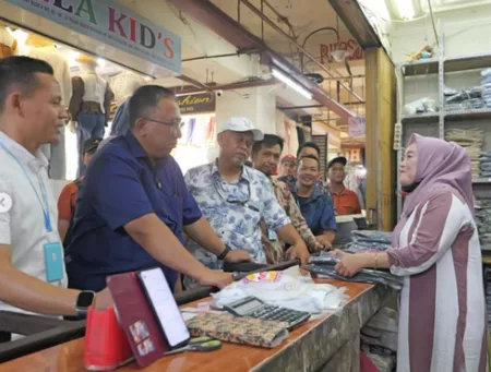 Haru Suandharu Kunjungi Pasar Andir yang Mati Suri, Janji Perbaiki Ekonomi dan Infrastruktur Calon Wali Kota Bandung dengan nomor urut dua, Haru Suandharu, mengunjungi Pasar Andir pada Kamis 10 Oktober 2024 siang