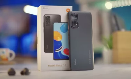 Daftar 7 HP dengan Layar AMOLED Harga 1 Jutaan Salah satu HP dengan layar AMOLED (Tangkap layar Youtube/GadgetIn)