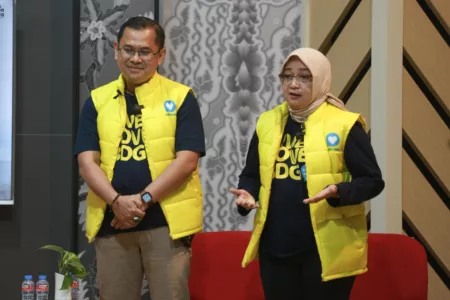 Kang Arfi Nyoblos di TPS 10 Lebakgede, Teh Yena di Arcamanik Jelang Debat Publik, Arfi-Yena Komitmen Kampanye Damai dan Adu Gagasan