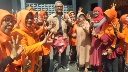 Muhammad Farhan: Lansia adalah Peluang Masa Depan, Bukan Beban Masyarakat Muhammad Farhan Lansia adalah Peluang Masa Depan Bukan Beban Masyarakat